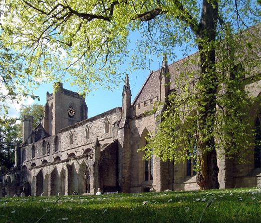 Dunkeld Cathedral nad riekou Tay